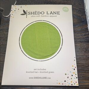 Shēdo Lane bamboo apparel set knotted gown & hat size 3-6 month peridot green